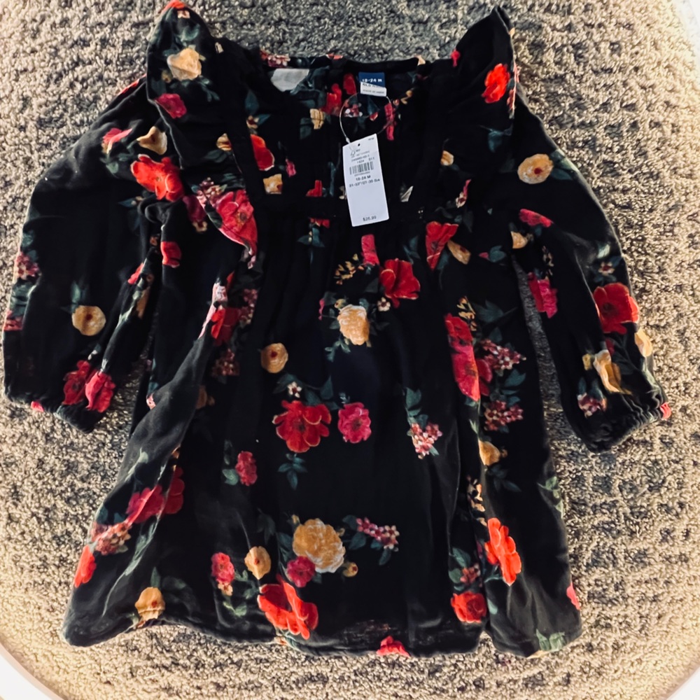 Old Navy toddler dress. Size 18-14 months. New with tags